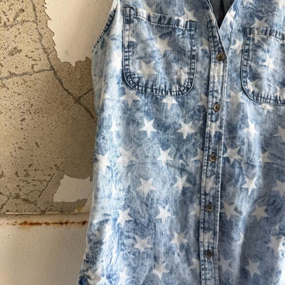 Americana Star Print Chambray Sleeveless Shirt Size Small - Picture 2 of 4